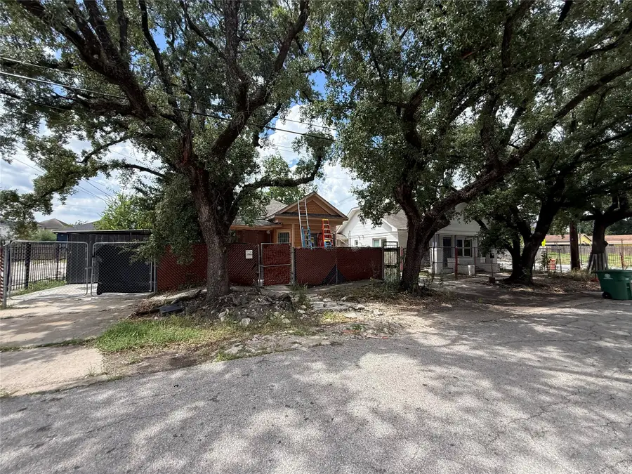 2319 Mckee Street, Houston, TX 77009 - #2