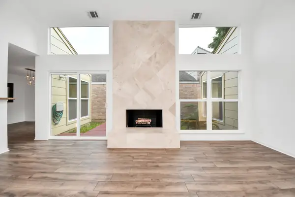 1914 Courtney Lane Drive, Houston, TX 77042