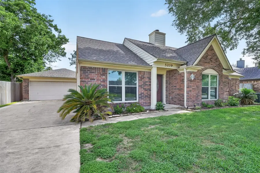 5209 Spring Circle Drive, Pearland, TX 77584 - #2