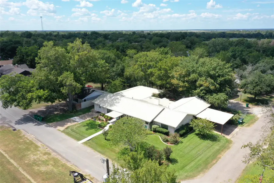 403 N Hall Street, Fairfield, TX 75840 - #2