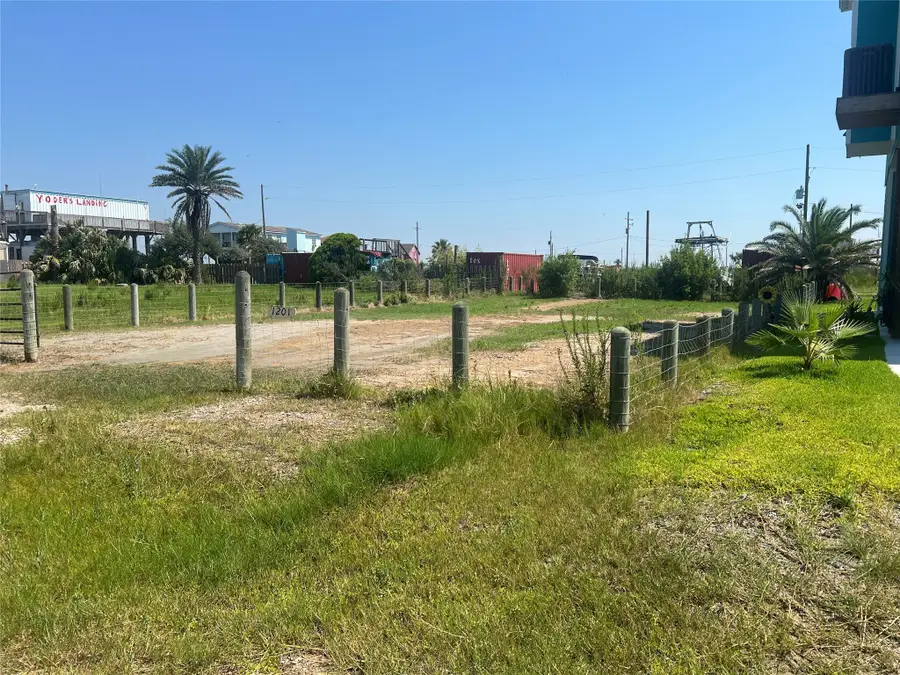 1201 Rollover Circle, Gilchrist, TX 77617 - Image #2