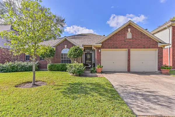 4930 Heritage Plains Drive, Friendswood, TX 77546