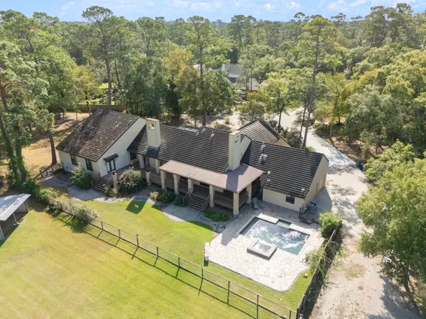 4 Del Oro Court, Baytown, TX 77521