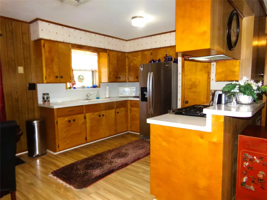 1017 County Road 285, Weimar, TX 78962 - Image #3