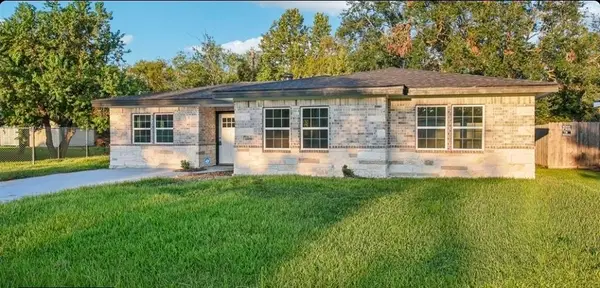 105 Lee Drive, La Marque, TX 77568