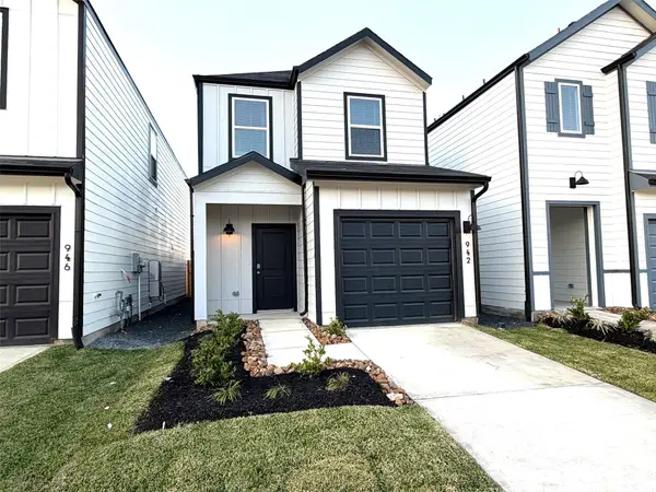 942 Moon Drop Lane, Houston, TX 77090