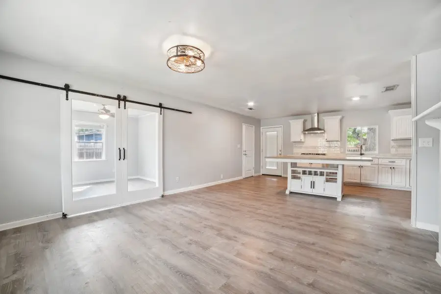 801 E Johnson Street, Burnet, TX 78611 - Image #2