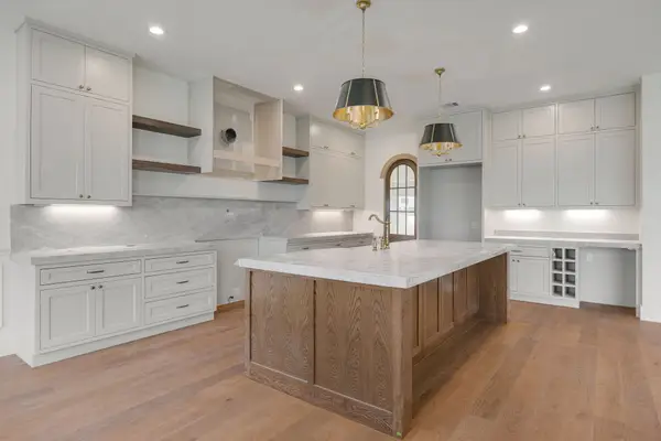 1726 Saxon Drive, Houston, TX 77018
