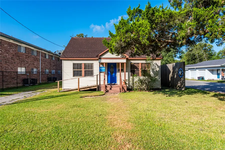 914 S Hill Street, Alvin, TX 77511 - Image #2