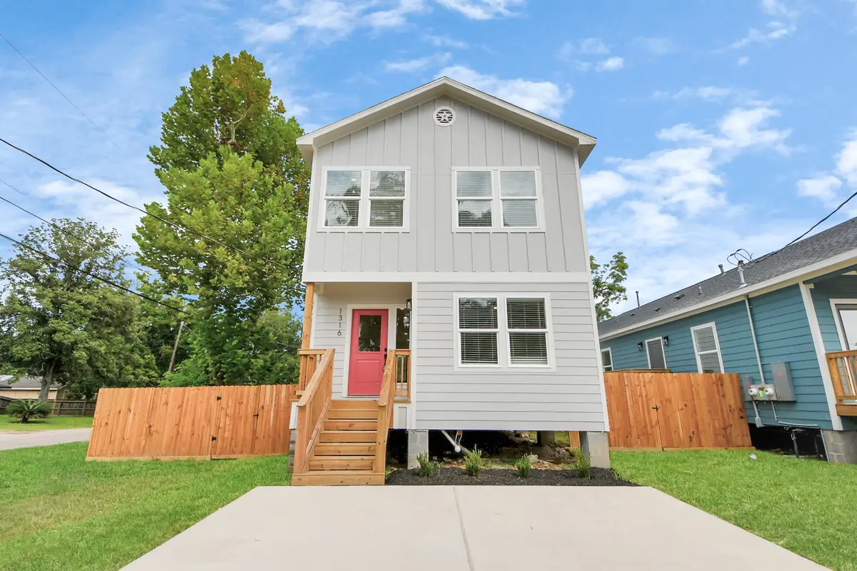 1316 W Willis Street, Alvin, TX 77511 - Image #1