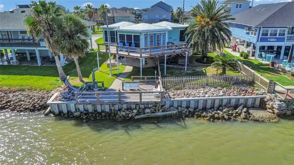 83 Dolphin Lane, Freeport, TX 77541