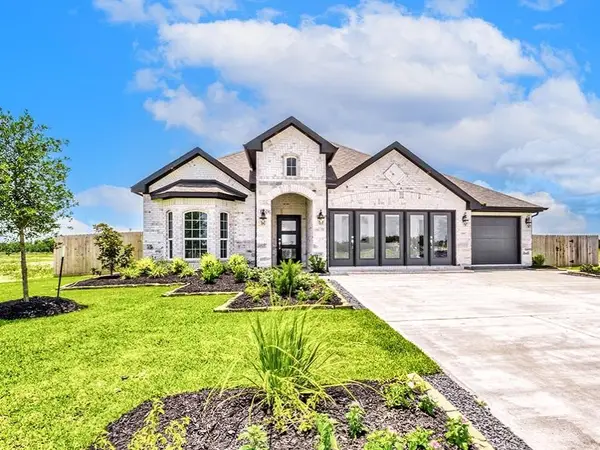 10807 Youngquist Drive, Mont Belvieu, TX 77535