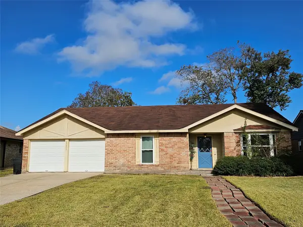 17211 Heritage Bay Drive, Webster, TX 77598