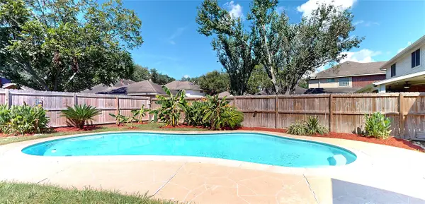 2810 White Oak Lane, Pearland, TX 77584