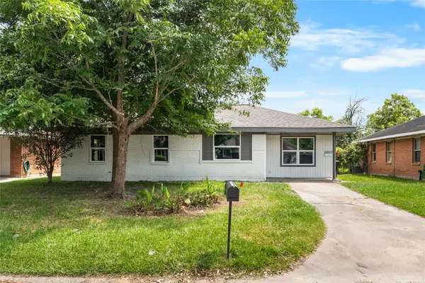 3048 Briarwick Lane, Houston, TX 77093