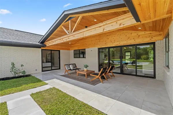 698 Orange Grove Street, League City, TX 77573