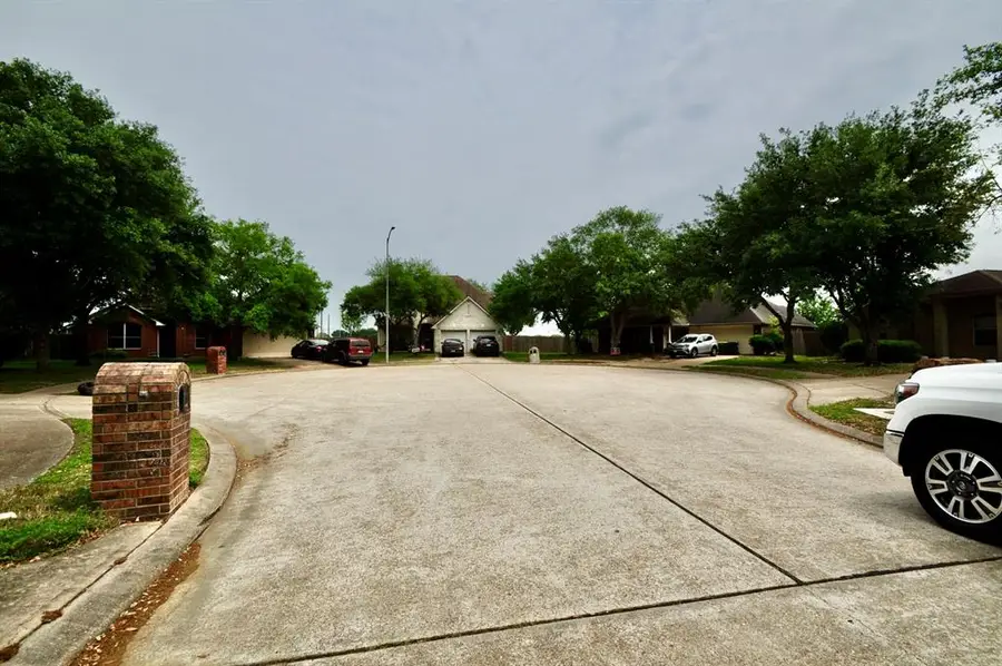 6806 Adella Court, Pearland, TX 77584 - Image #3