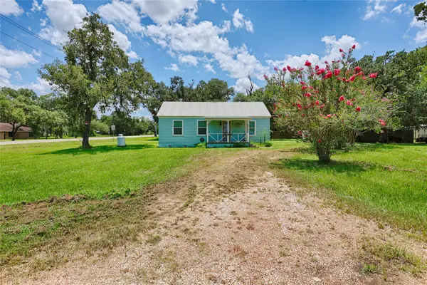 5810 Avenue E, Sheridan, TX 77475