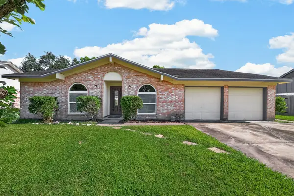2305 Kingsway Drive, League City, TX 77573