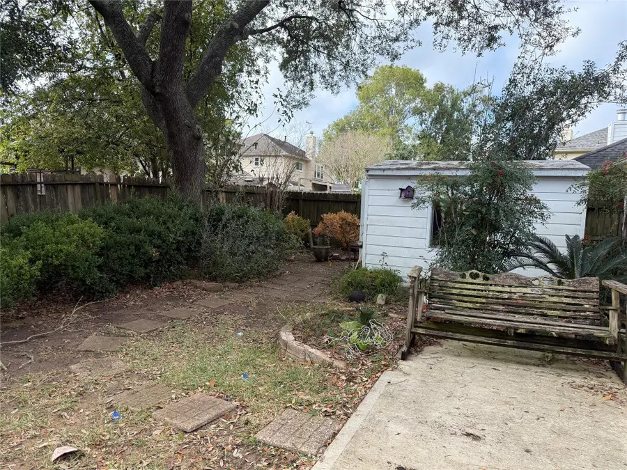 15518 Heritage Country Court, Friendswood, TX 77546 - Image #3