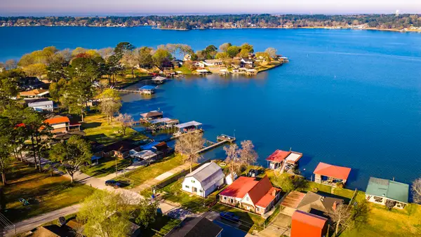 416 Kickapoo Dr, Livingston, TX 77351