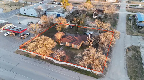 111 W York Street, Ganado, TX 77962