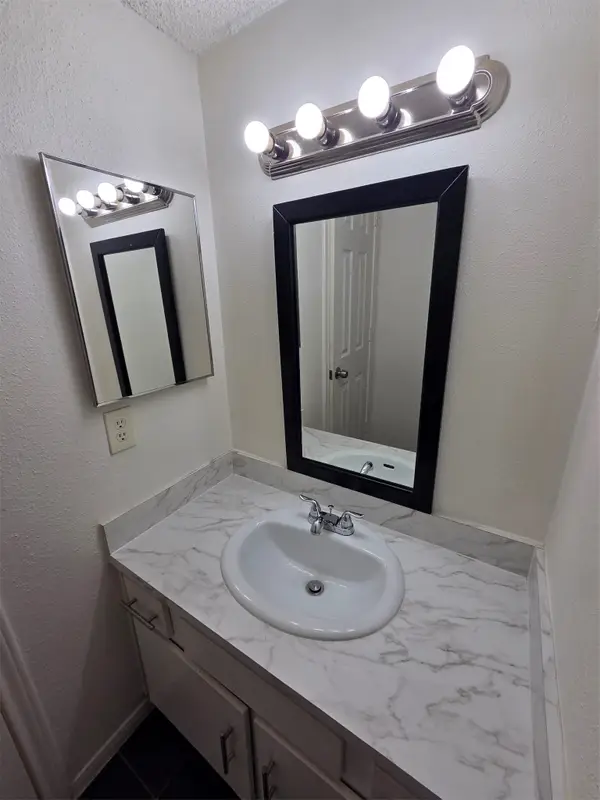 1516 Bay Area Boulevard #B2, Houston, TX 77058