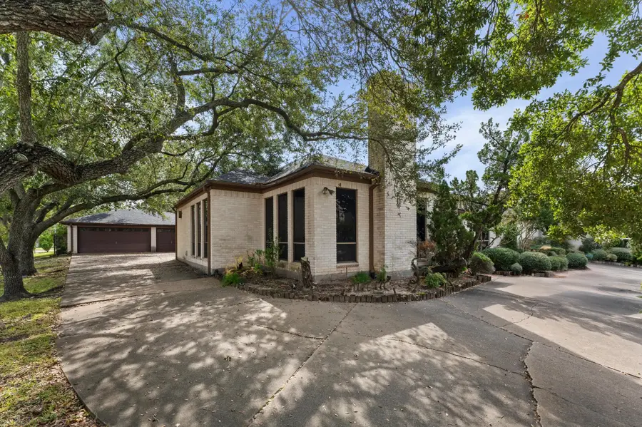 8103 Lake Edge Court, Houston, TX 77071 - Image #2