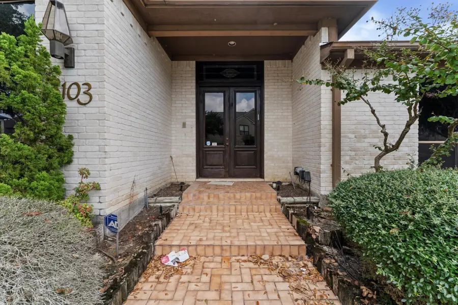 8103 Lake Edge Court, Houston, TX 77071 - Image #3