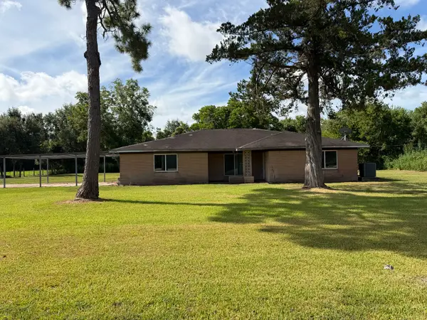 702 E Dallas Street, Fresno, TX 77545