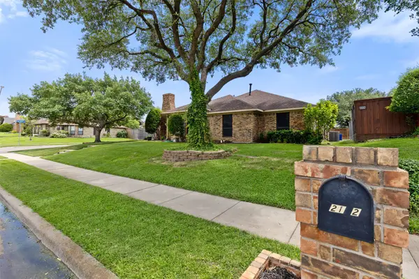 2112 Hunters Ridge, Carrollton, TX 75006