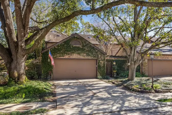 20 Town Oaks Place, Bellaire, TX 77401