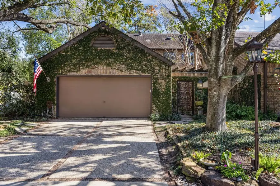 20 Town Oaks Place, Bellaire, TX 77401 - Image #2