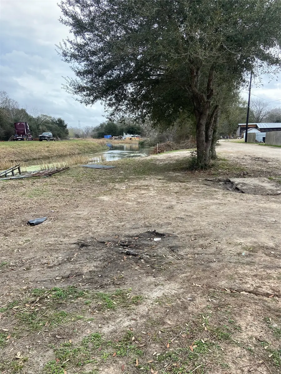 815 E Jasmine Street, Fresno, TX 77545 - #2