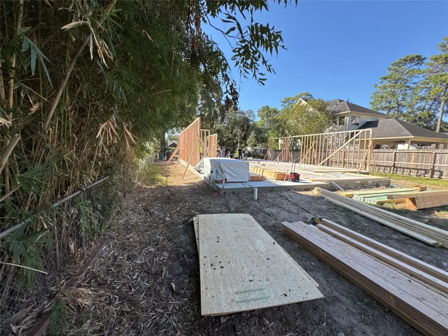 1050 W 42nd Street, Houston, TX 77018 - Image #3