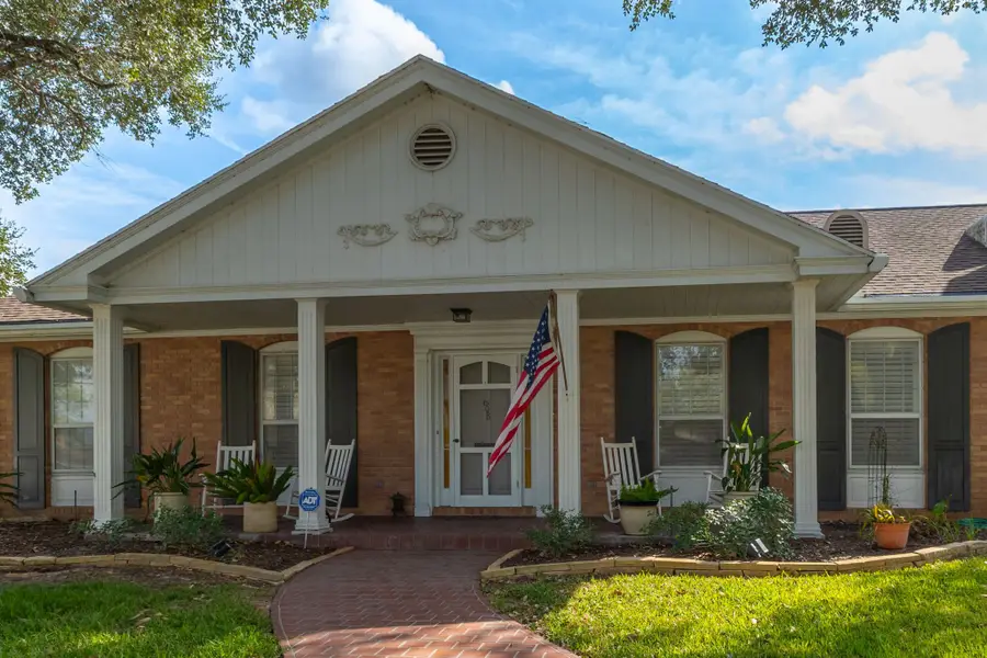 608 Bohlmann Avenue, Schulenburg, TX 78956 - Image #2