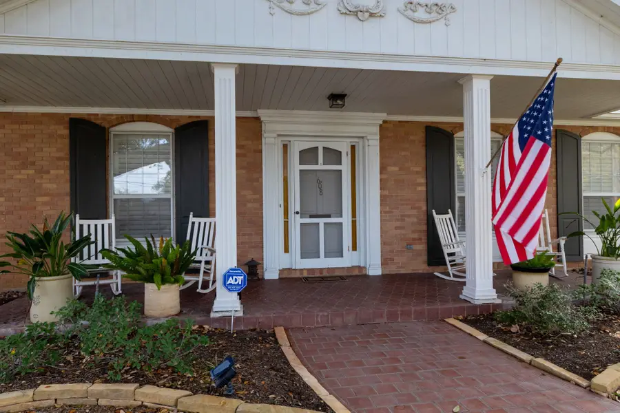 608 Bohlmann Avenue, Schulenburg, TX 78956 - Image #3