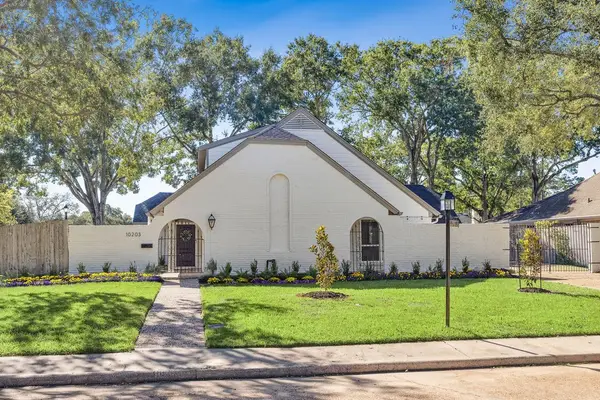 10203 Meadow Lake Lane, Houston, TX 77042