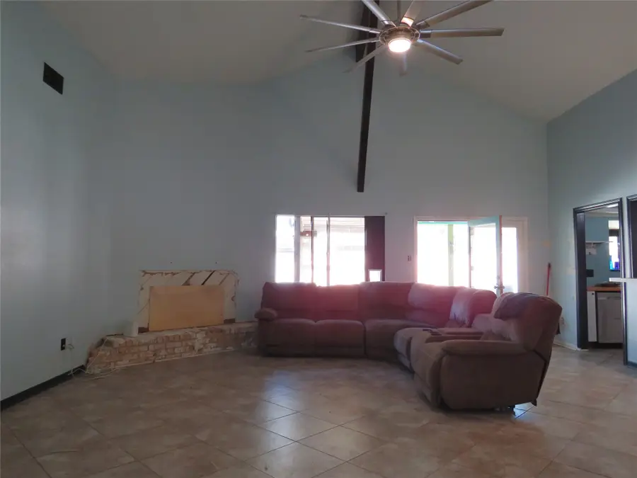 1112 N Heron Drive, Seabrook, TX 77586 - Image #3