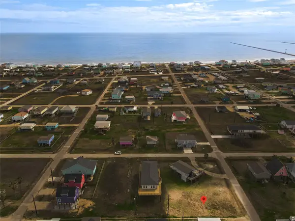 508 Texas Street, Surfside Beach, TX 77541