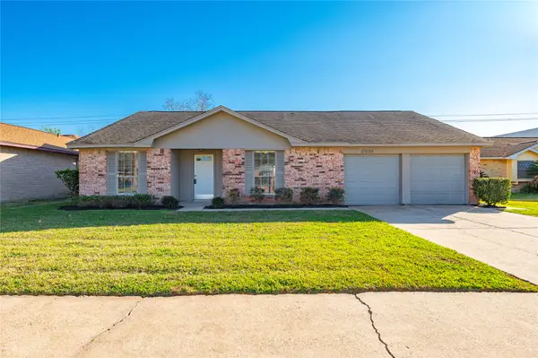 17602 Heritage Bay Drive, Webster, TX 77598