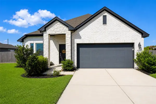 11206 Youngquist Drive, Mont Belvieu, TX 77535