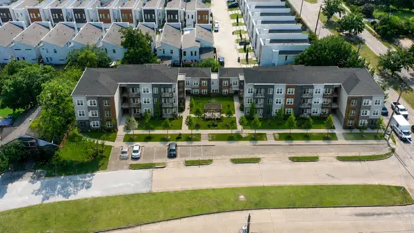 5519 Rosslyn Road, Houston, TX 77091