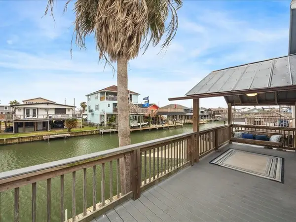 85 Bayou Vista Drive, Hitchcock, TX 77563