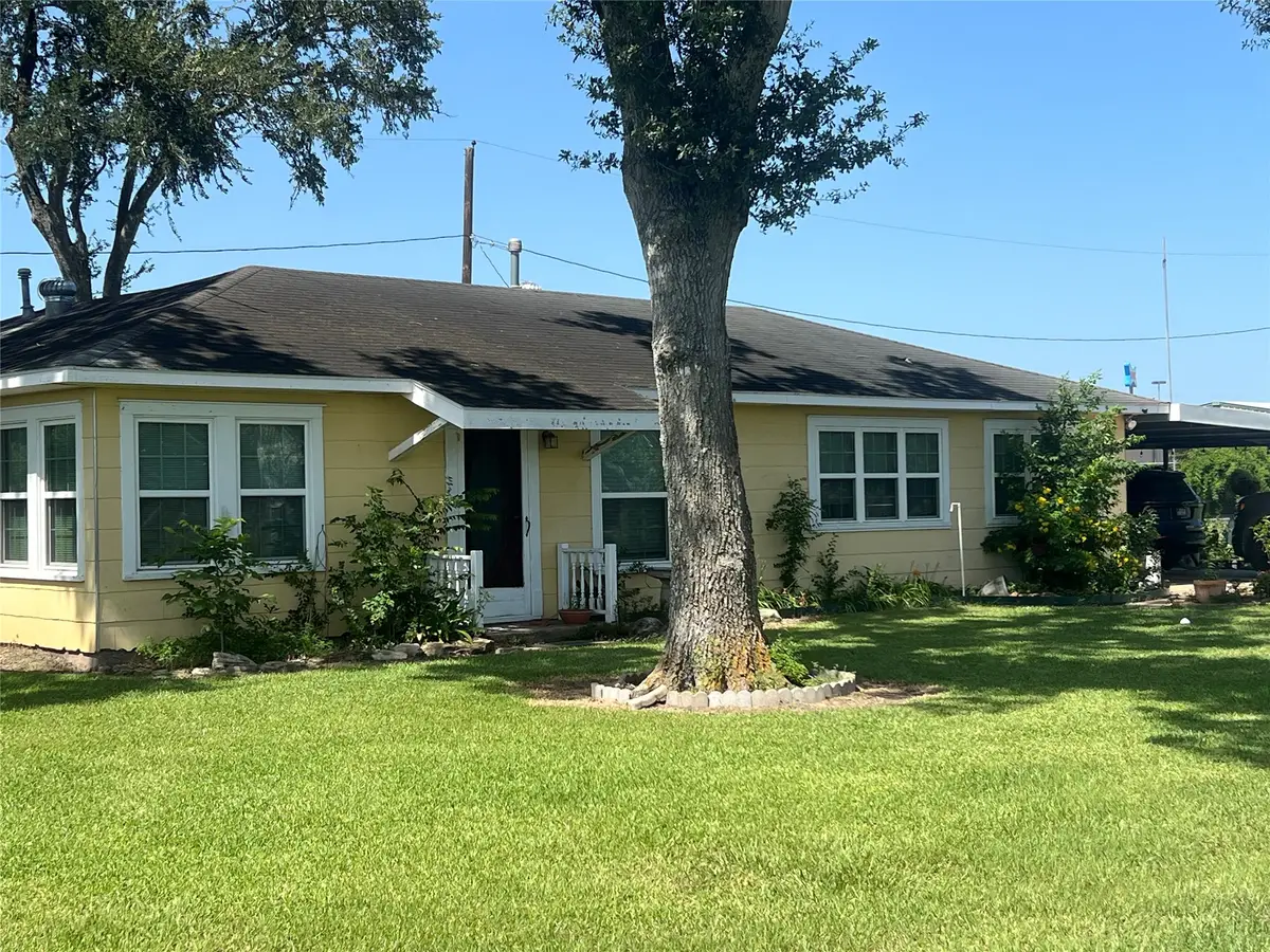 1515 N Mechanic Street, El Campo, TX 77437 - #1