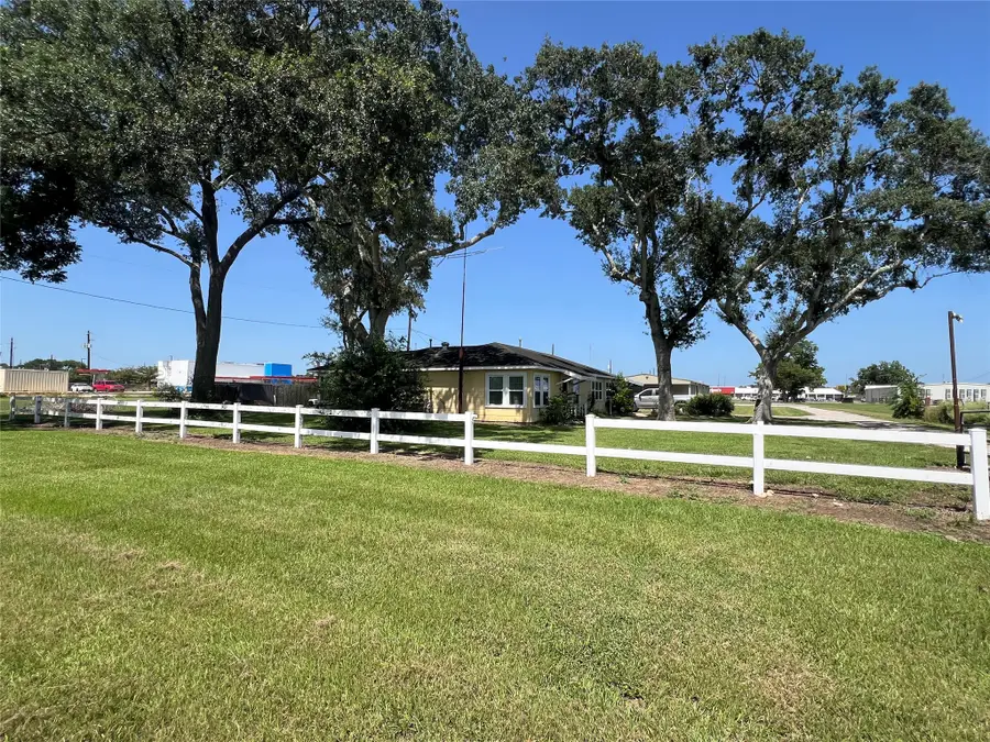 1515 N Mechanic Street, El Campo, TX 77437 - #3