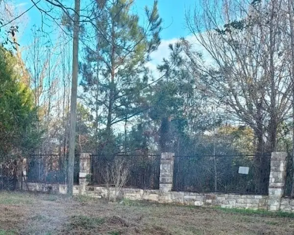 1302 N Lake Dr, Splendora, TX 77372