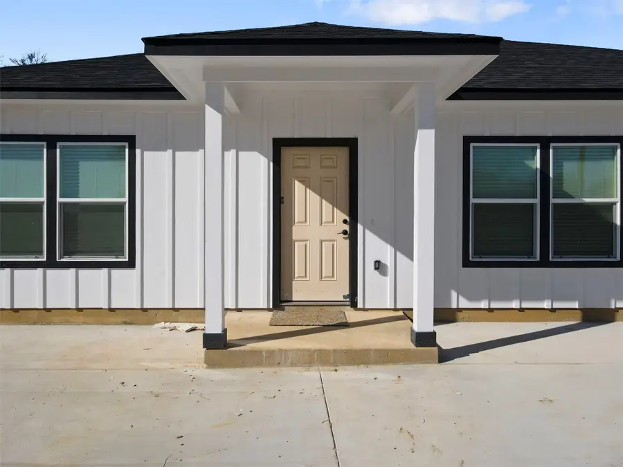 807 E Brown Street, Hearne, TX 77859 - Image #3