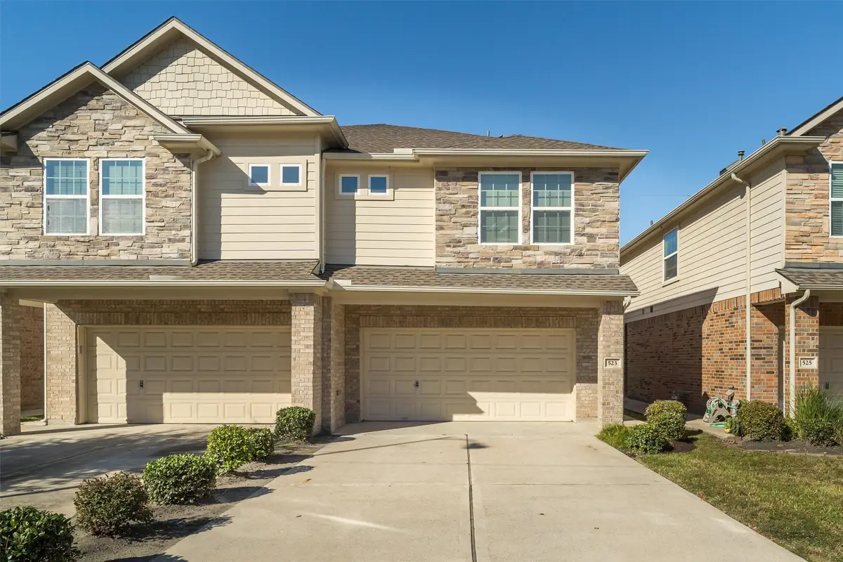 523 N 1st Street, La Porte, TX 77571 - #1