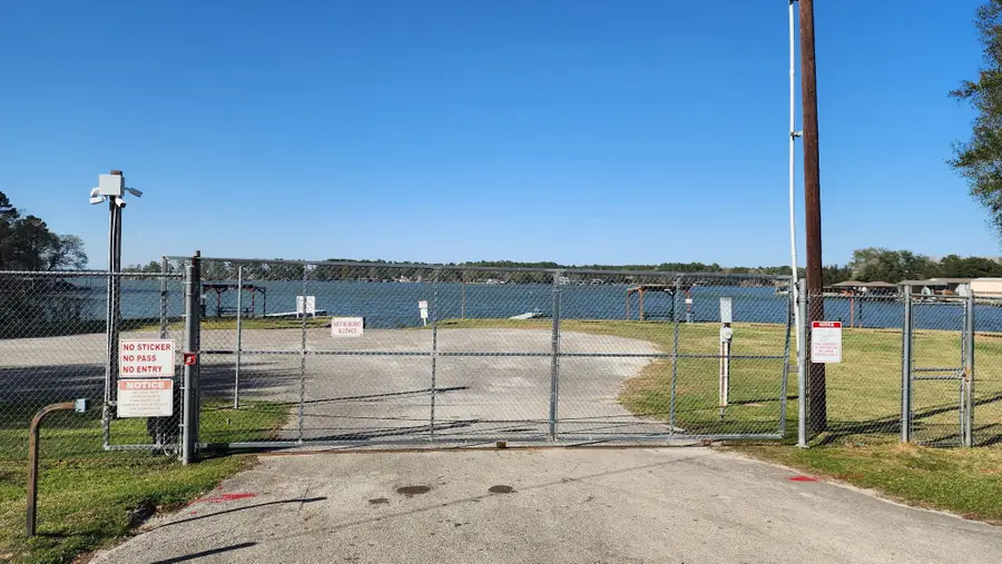 13151 S Lee Shore Dr, Willis, TX 77318 - Image #2